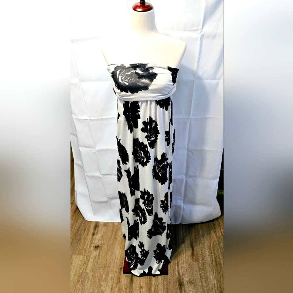 Floral Strapless Dress - Black and White